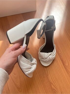 Rebecca Minkoff White Knotted Block-Heel Sandals with Ankle Strap 5.5 size